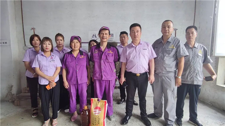 cableav插逼视频炎炎夏日，楚航装饰心系一线送清凉、走访慰问工地篇